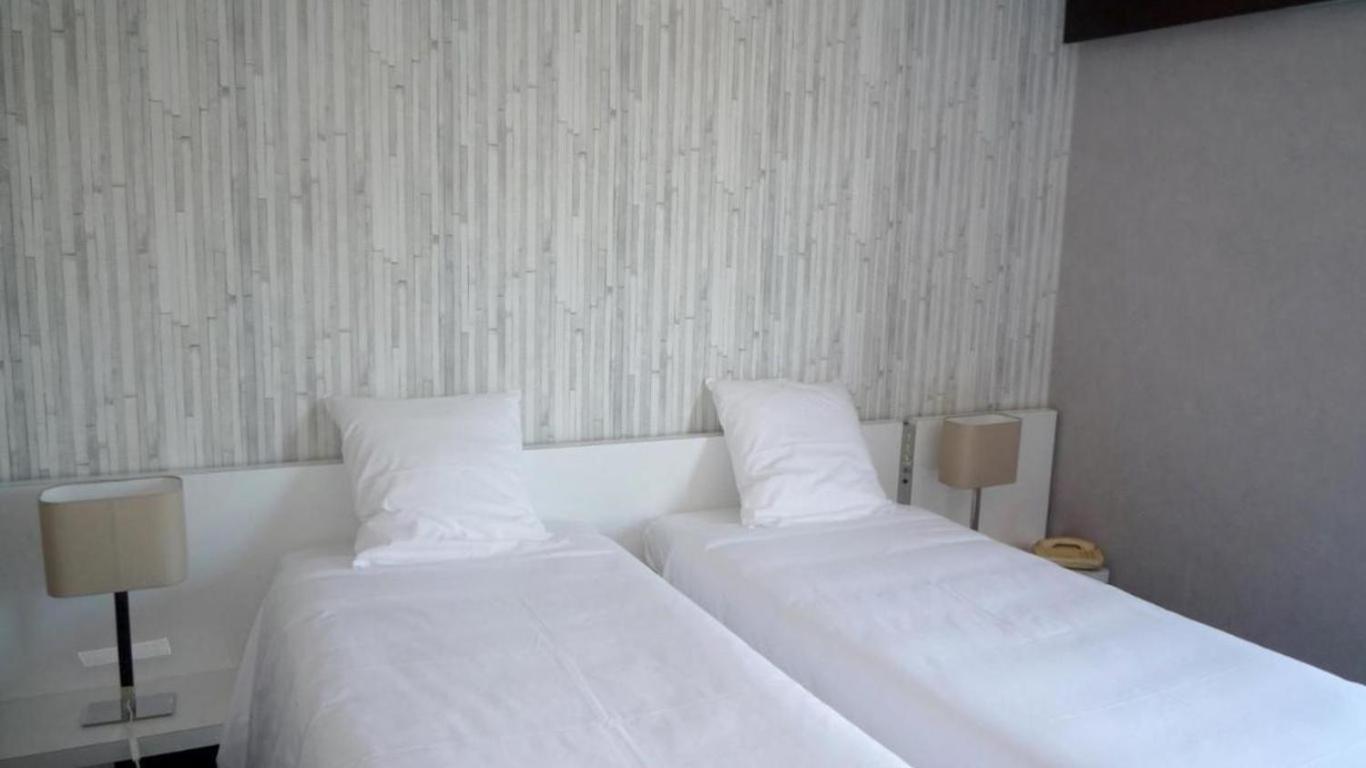 Hyp'Hotel Saint Marcellin Bagian luar foto