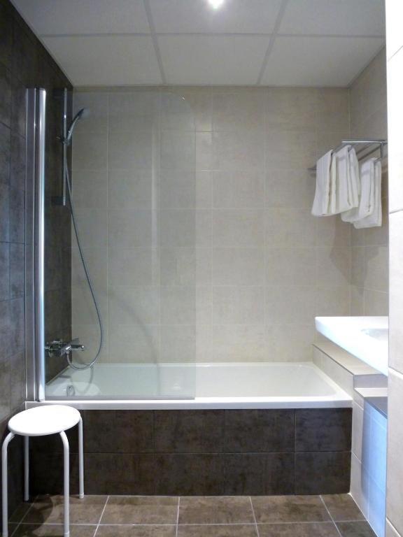 Hyp'Hotel Saint Marcellin Bagian luar foto